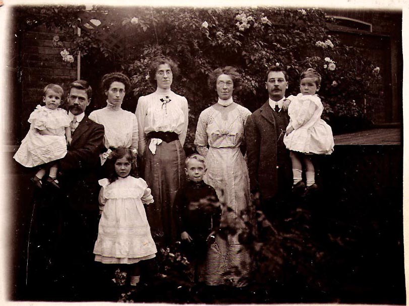 4 people on left are: Thomas jnr, Thomas, Kate and Hilda. Small boy in front is Edward Thomas MIDDLEMISS with Clem and Amy SAMMONS and their two children