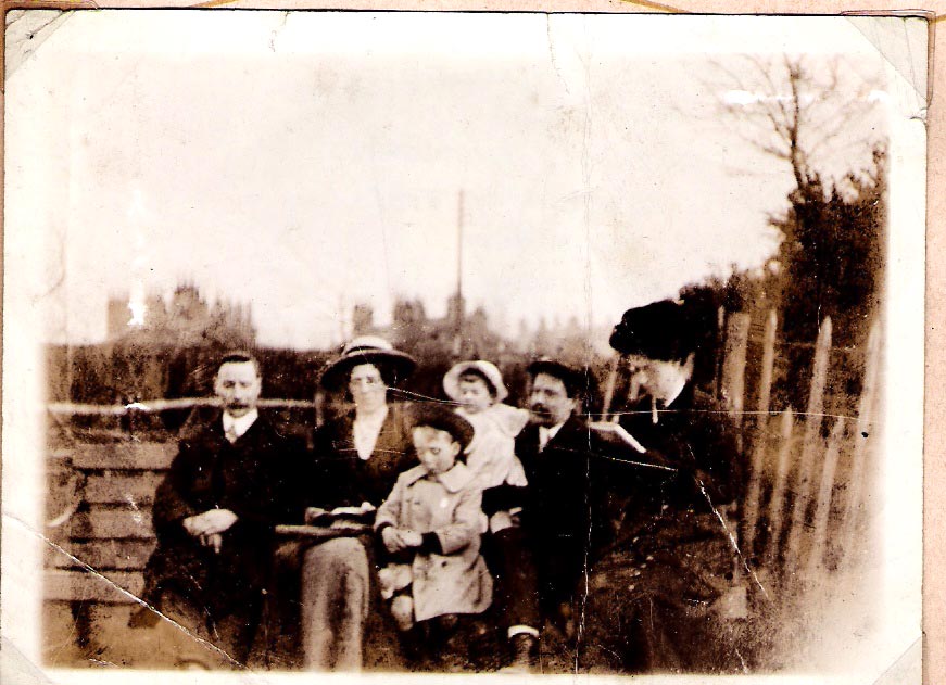 Thomas STUTCHBURY jnr with Edward and Hilda MIDDLEMISS and Edward Thomas MIDDLEMISS at Deal