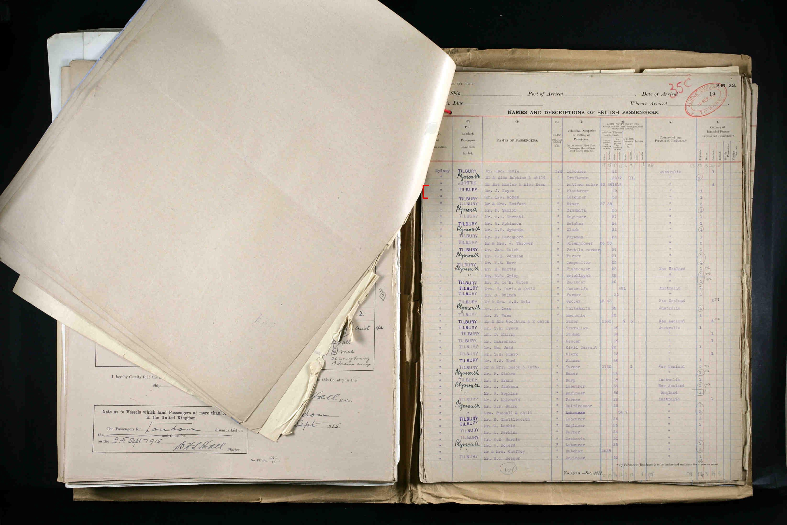 Passenger list showing E G Noyes (Ernest George) a labourer and J Noyes (George’s father James Davis Noyes) plasterer on board the Orontes returning from Australia. Stamped 10 Sept 1915 Tilbury.